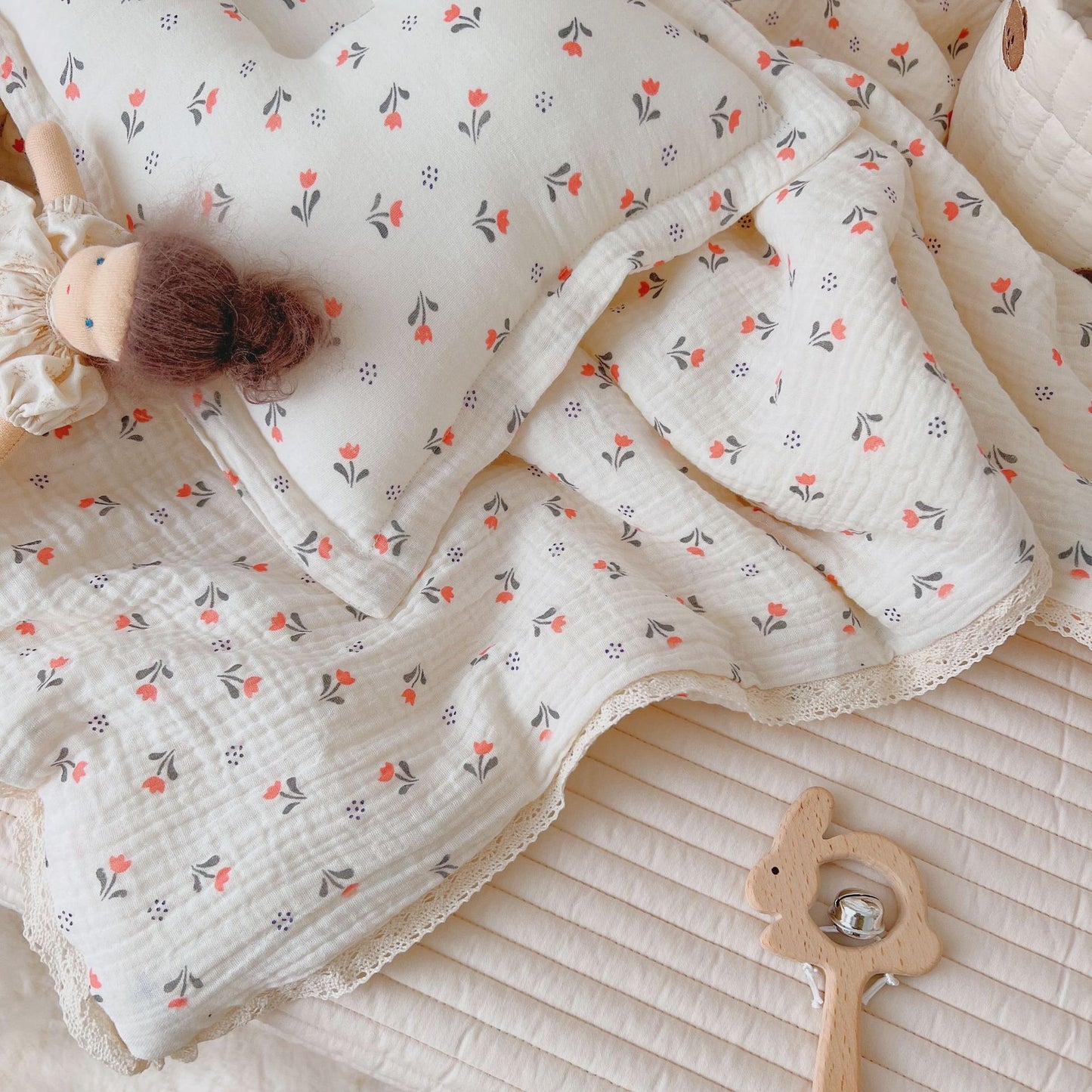 Vintage floral baby quilt and pillow set in cotton muslin
