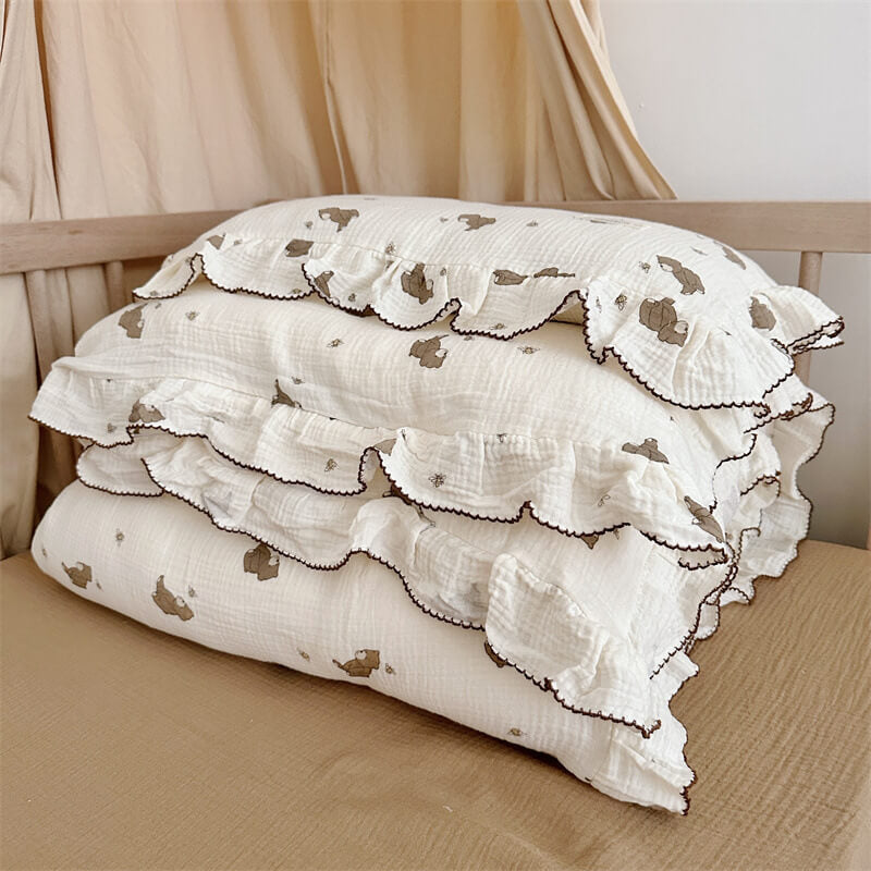 Folded bear print cotton muslin bedding set with ruffled trim and pillowcase