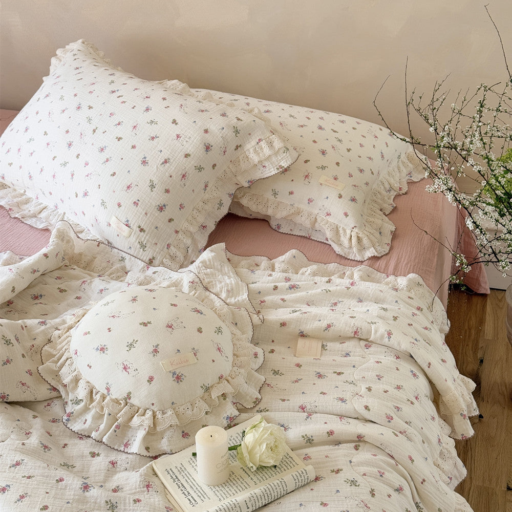 Romantic floral cotton kids comforter with ruffled trim and floral print