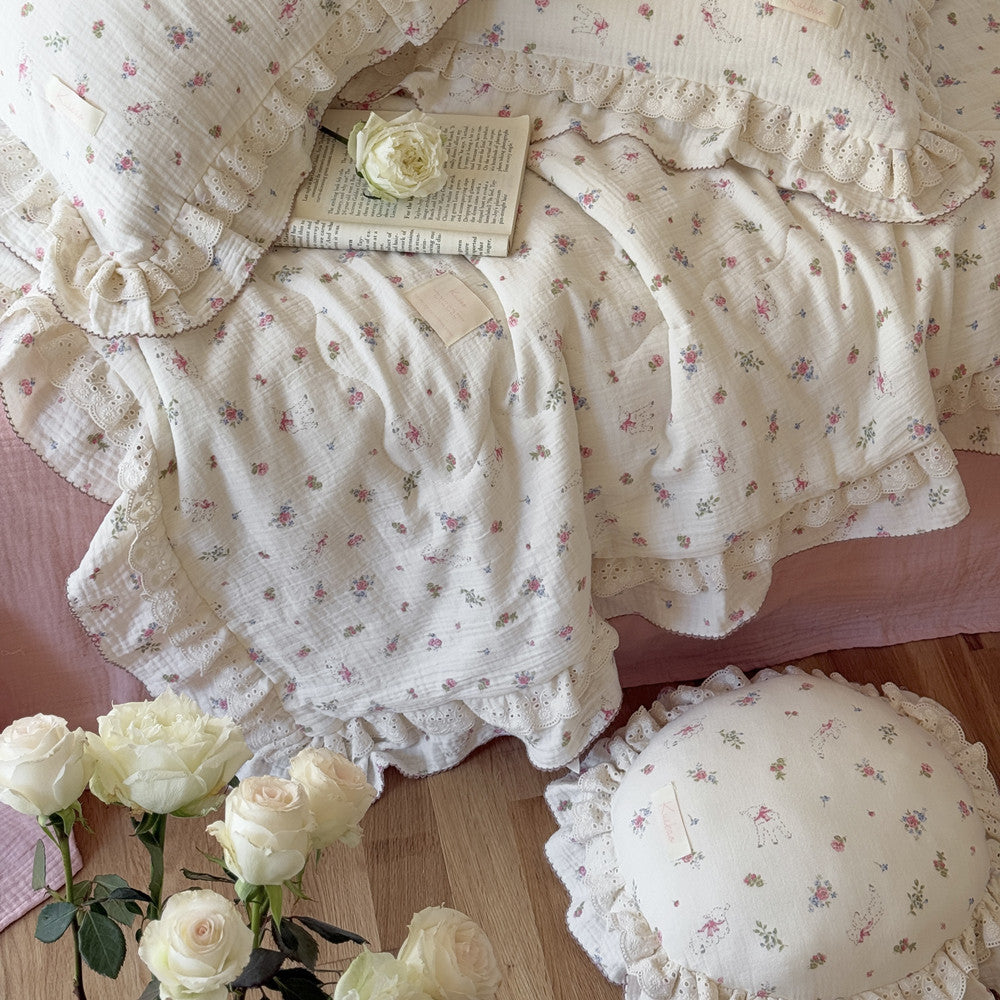 Breathable floral cotton comforter with lace ruffles on pink bedding