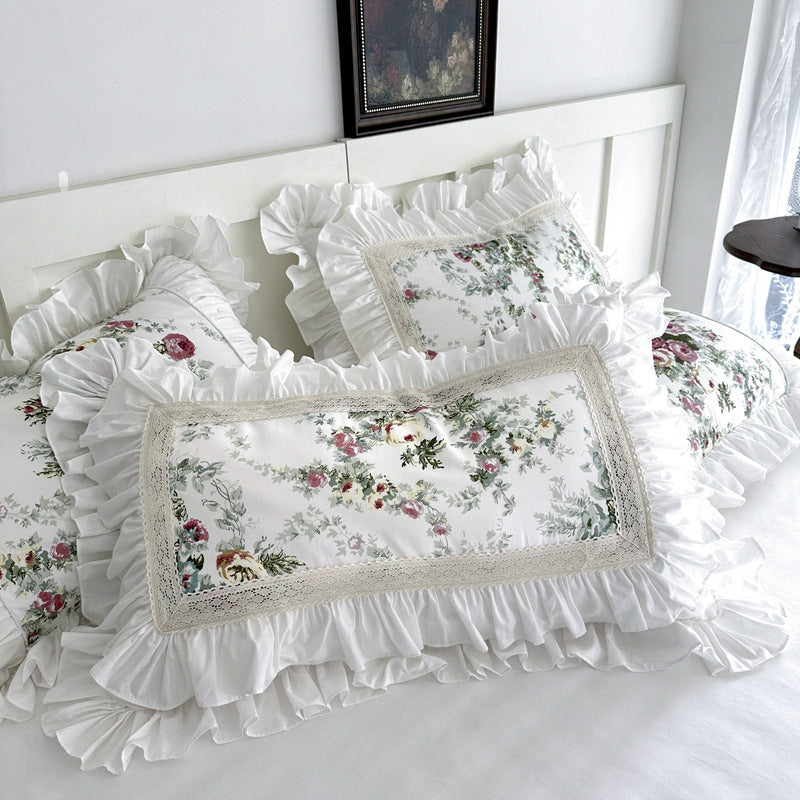 Ruffled pillowcase with vintage rose print and lace edge