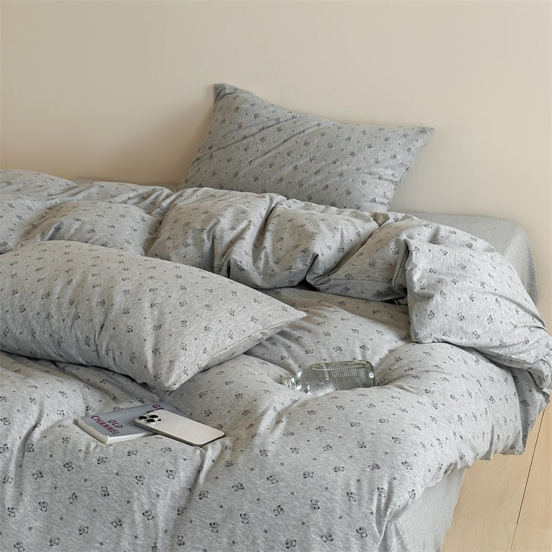 Knit cotton duvet cover set with grey bear print – full bed view