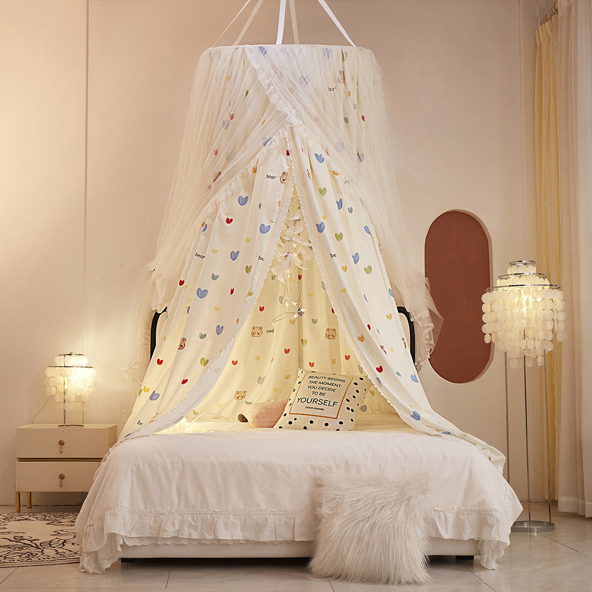 Princess fabric bed canopy with bear and heart pattern – front view