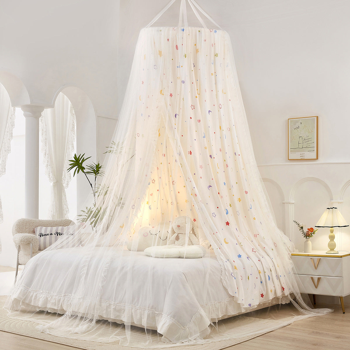 Princess bed canopy with star and moon print – front view