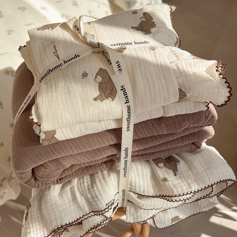 bear print ruffled bedding set with matching pillowcase and flat sheet