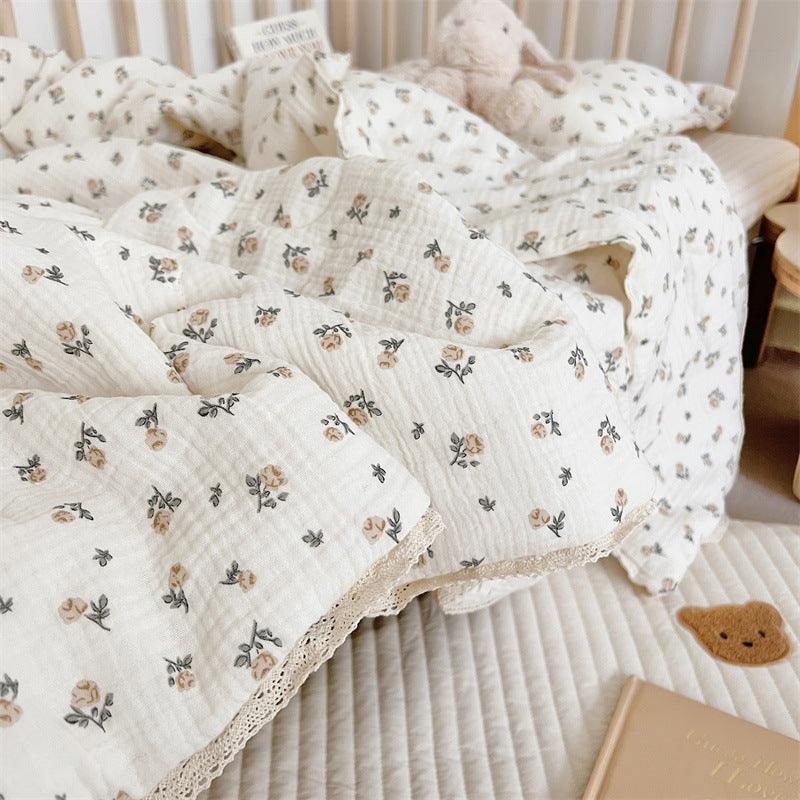 Cotton baby quilt with ruffle