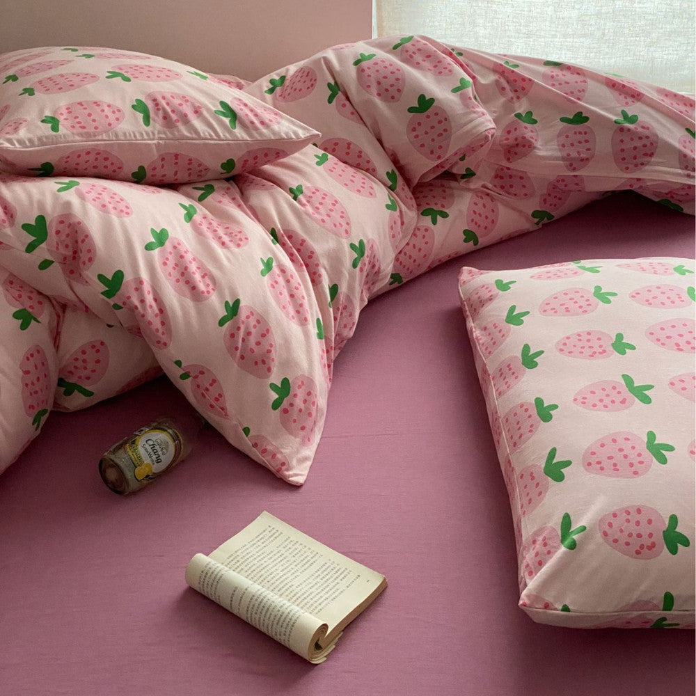 Soft cotton jersey strawberry bedding set with pink fitted sheet and pillowcase
