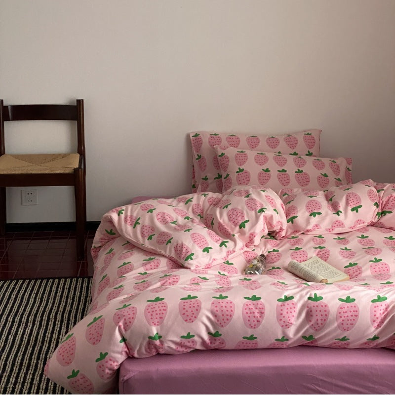 Pink strawberry bedding set in cotton jersey with matching sheet and pillowcases