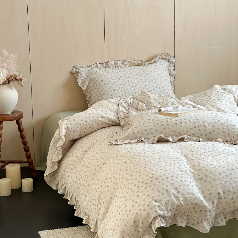 Floral-bedding-set-with-ruffles