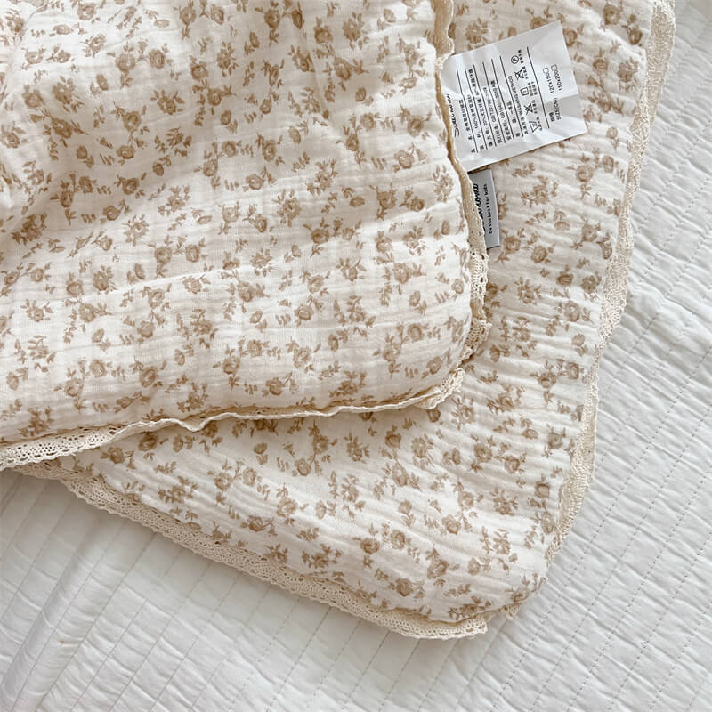 Modern-cotton-toddler-quilt-and-pillow-set