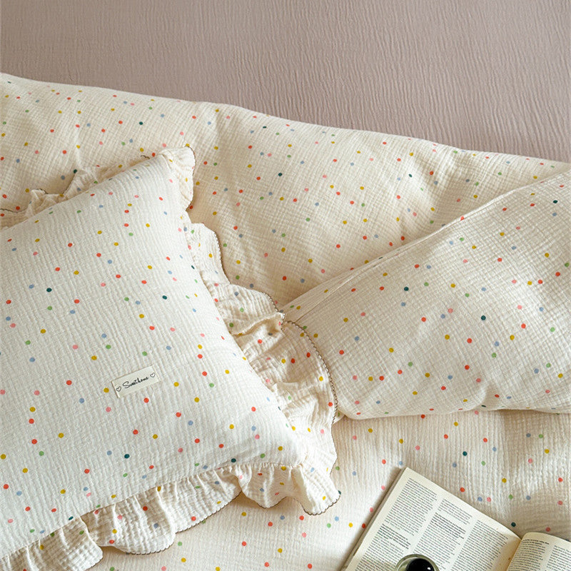 cotton bedding set with polka dot prints