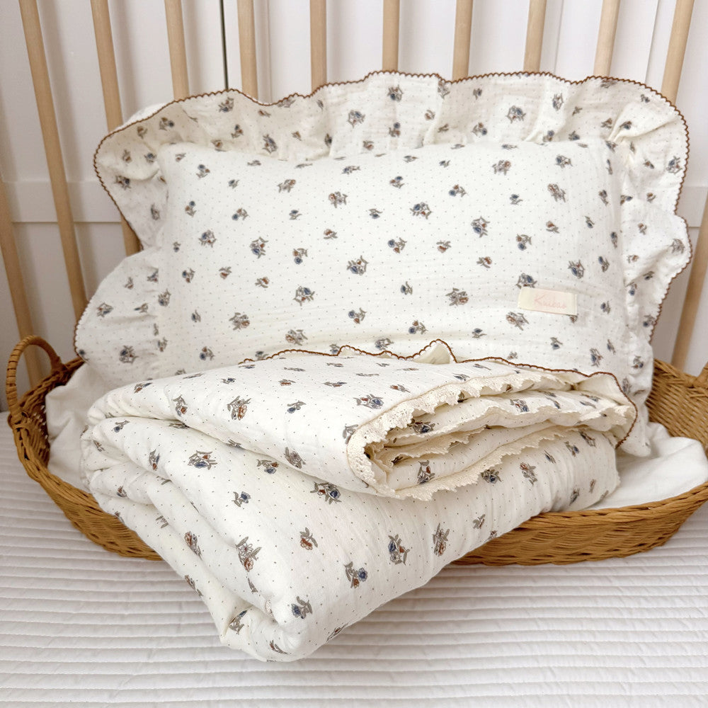 vintage dot floral comforter set with Ruffled pillow in basket